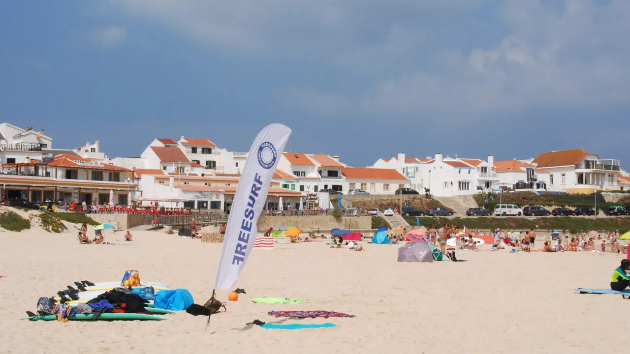 FreeSurfCamp & Hostel - Surf & Paisagens
